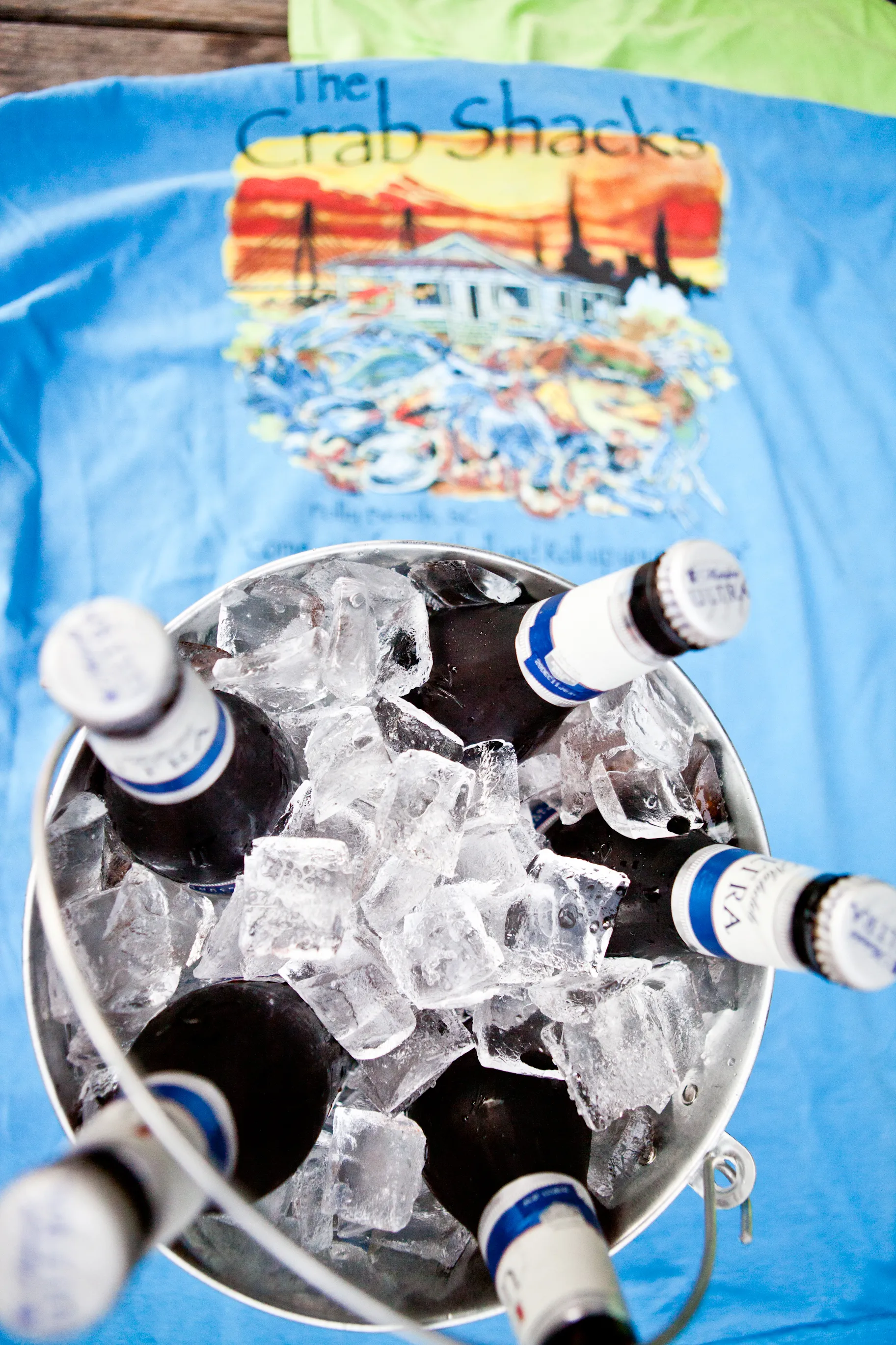 Coastal dining moment at The Crab Shacks with seafood and drinks in a relaxed setting